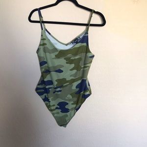 Floral & Camo bodysuit Duo